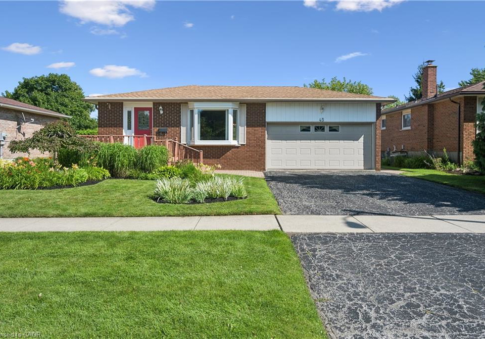 45-milverton-close-waterdown-ontario-40850027