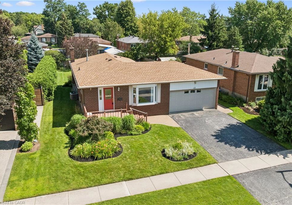 45-milverton-close-waterdown-ontario-40850027