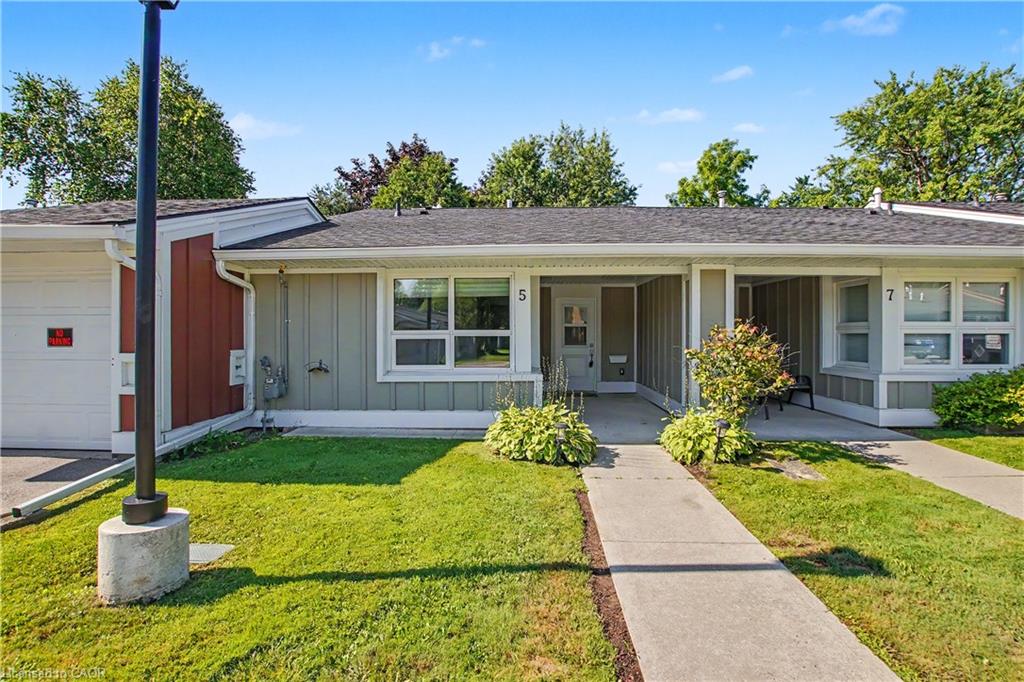 5-szollosy-circle-hamilton-ontario-40850074