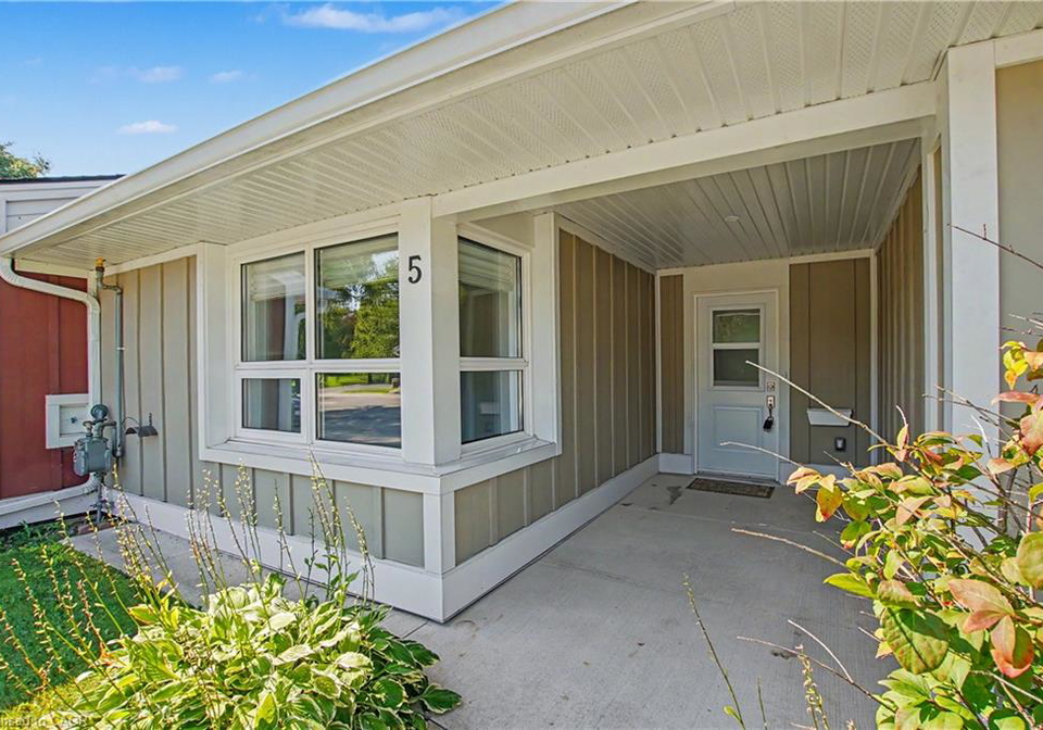 5-szollosy-circle-hamilton-ontario-40850074
