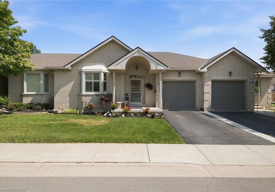 22-riveroaks-drive-mount-hope-ontario-40850360