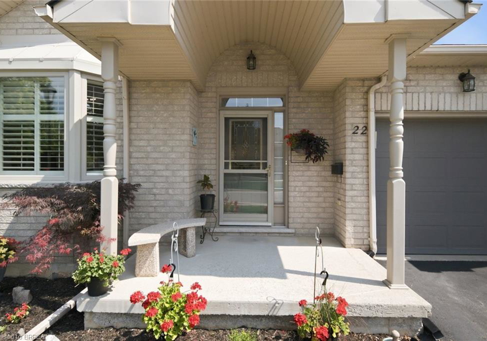 22-riveroaks-drive-mount-hope-ontario-40850360
