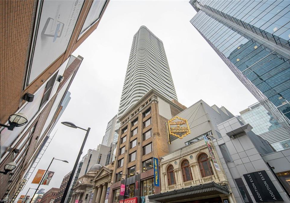 197-yonge-street-toronto-ontario-40850377