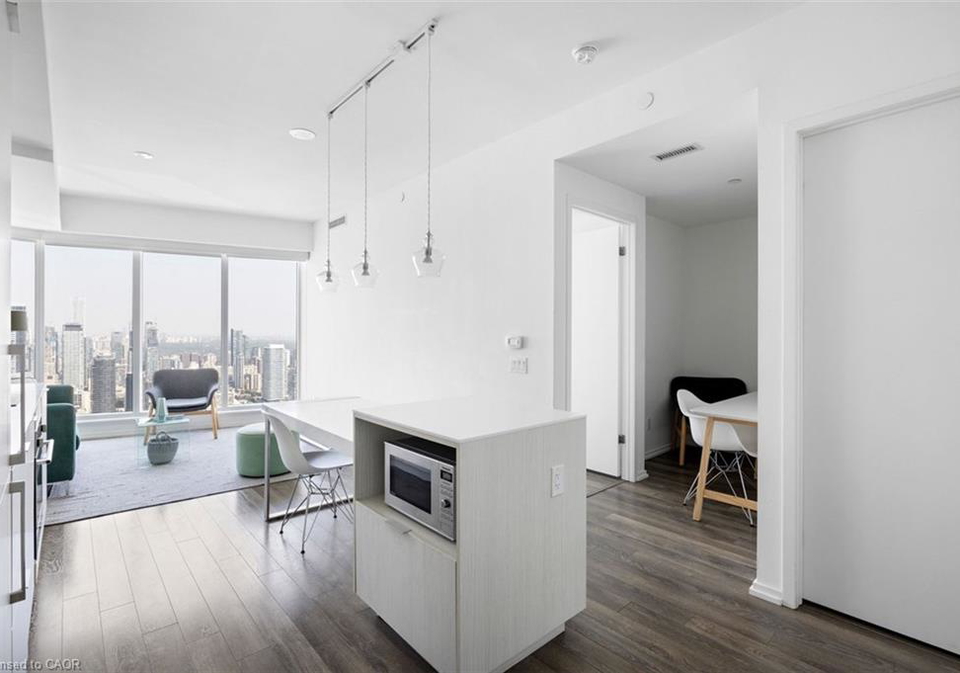 197-yonge-street-toronto-ontario-40850377