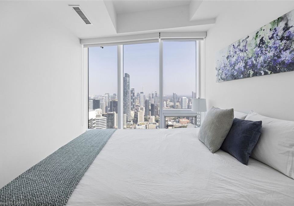 197-yonge-street-toronto-ontario-40850377
