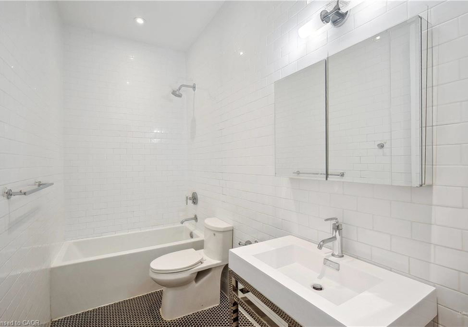220-dundurn-street-s-hamilton-ontario-40850404