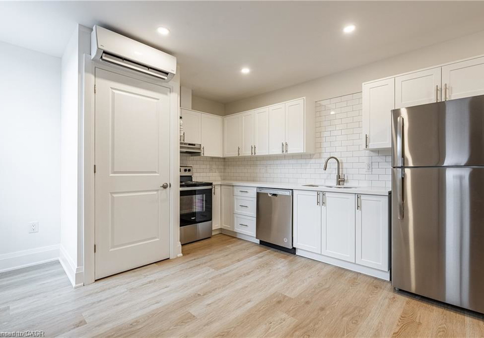 106-east-avenue-s-hamilton-ontario-40850501