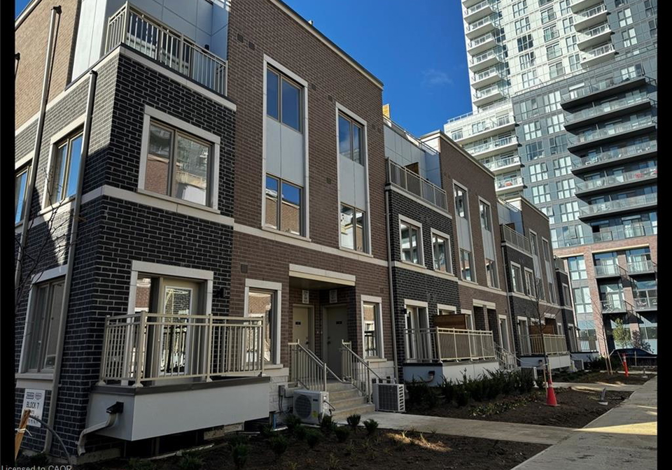 31-honeycrisp-crescent-vaughan-ontario-40850576