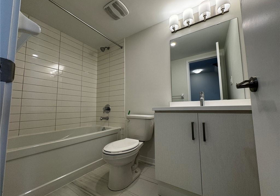 31-honeycrisp-crescent-vaughan-ontario-40850576