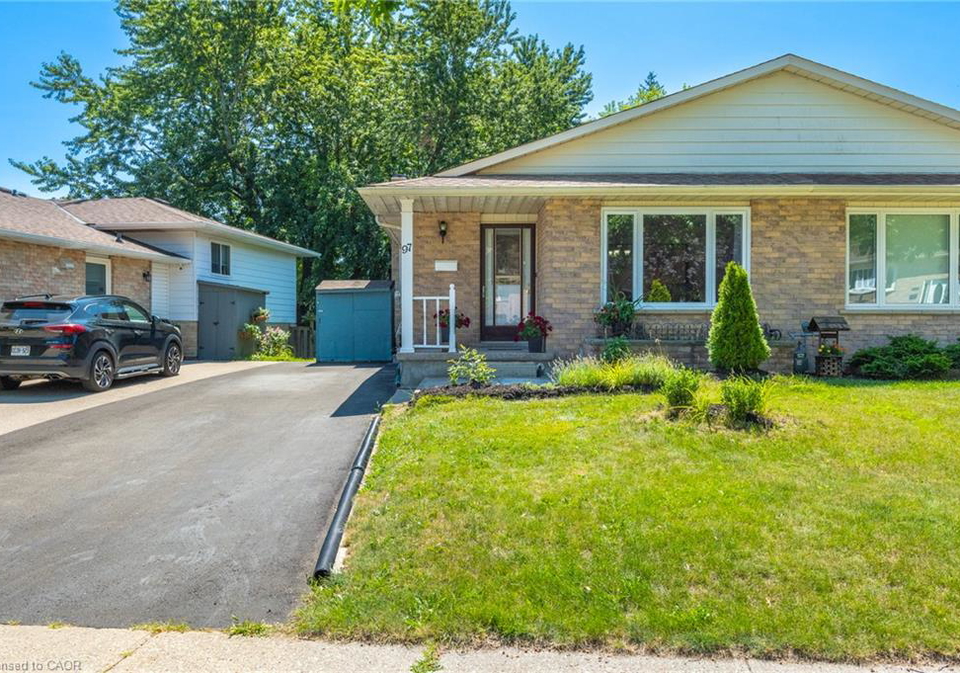 97-uxbridge-crescent-kitchener-ontario-40850618