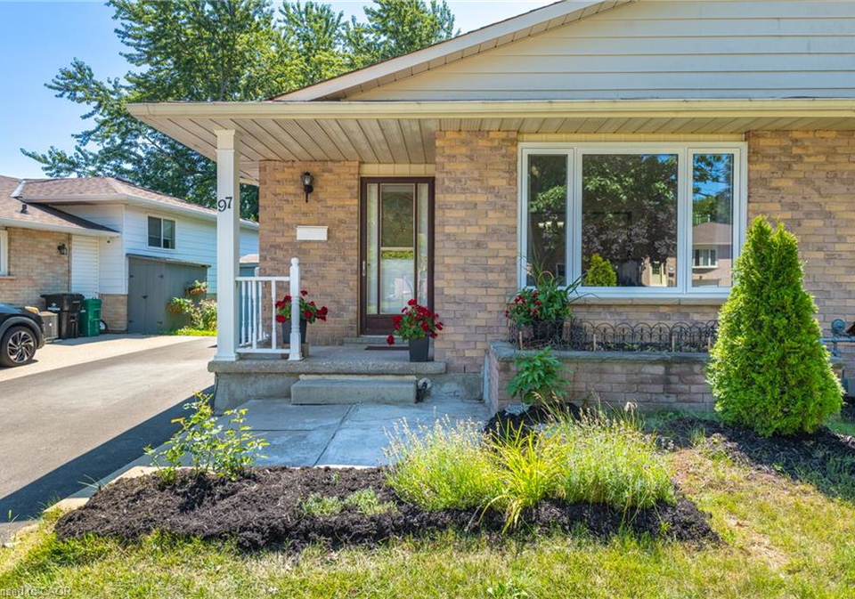 97-uxbridge-crescent-kitchener-ontario-40850618
