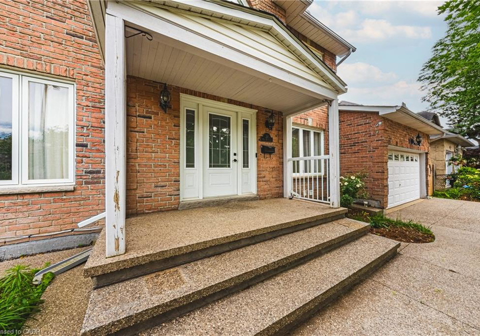 21-moss-boulevard-dundas-ontario-40850677