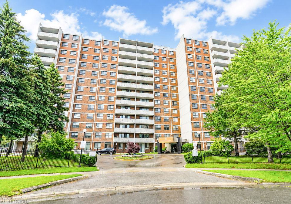 10-stonehill-court-toronto-ontario-40850696