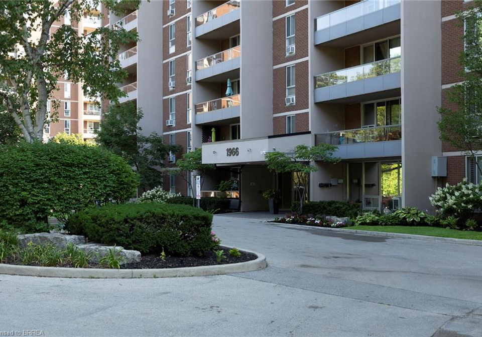 1966-main-street-w-hamilton-ontario-40850766