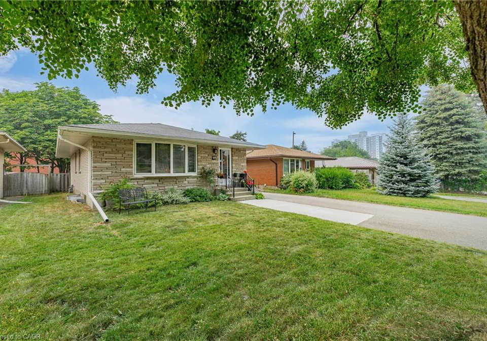 111-kimberly-crescent-kitchener-ontario-40850839
