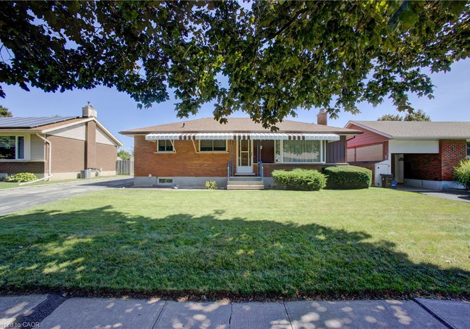 52-queenston-crescent-kitchener-ontario-40851087