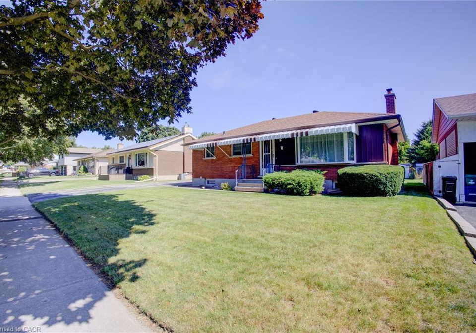 52-queenston-crescent-kitchener-ontario-40851087
