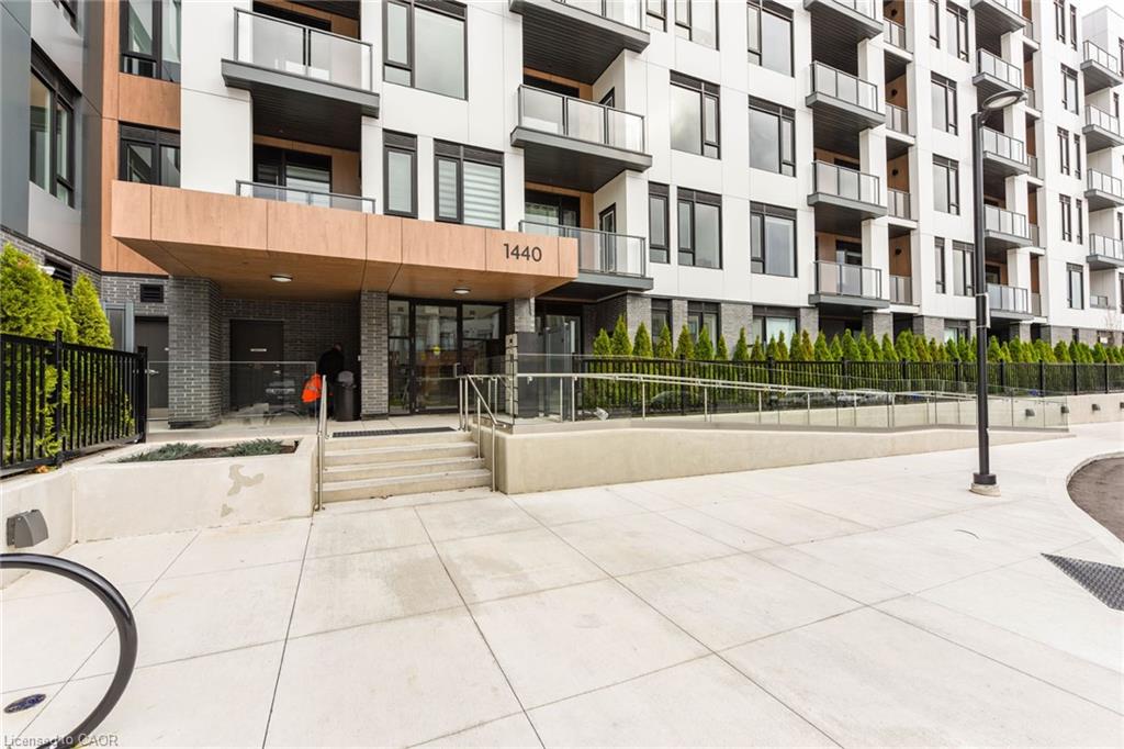 1440-clarriage-court-milton-ontario-40851104