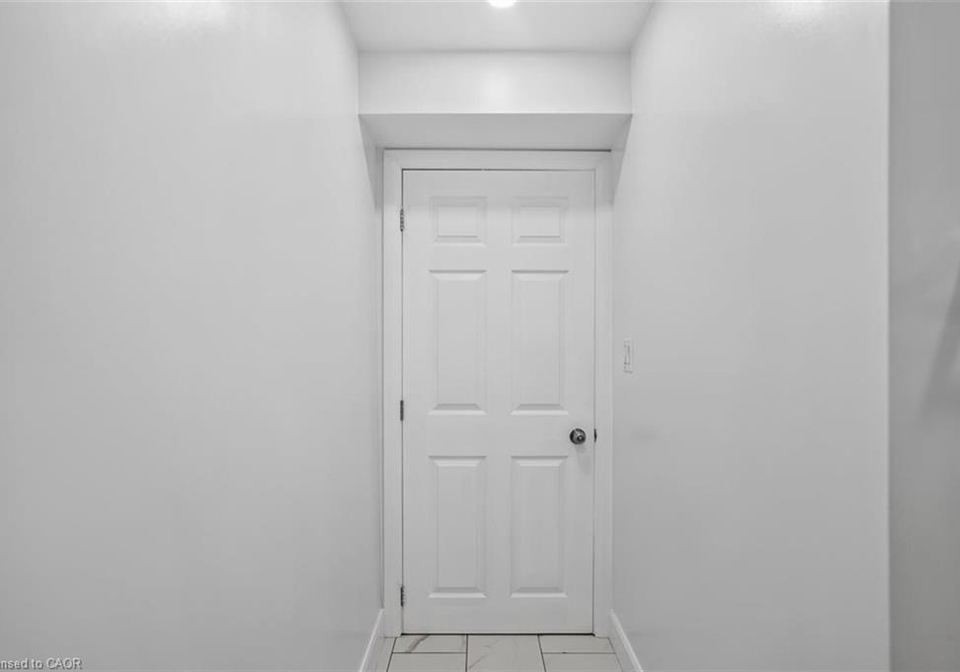 19-konstantine-court-hamilton-ontario-40851115