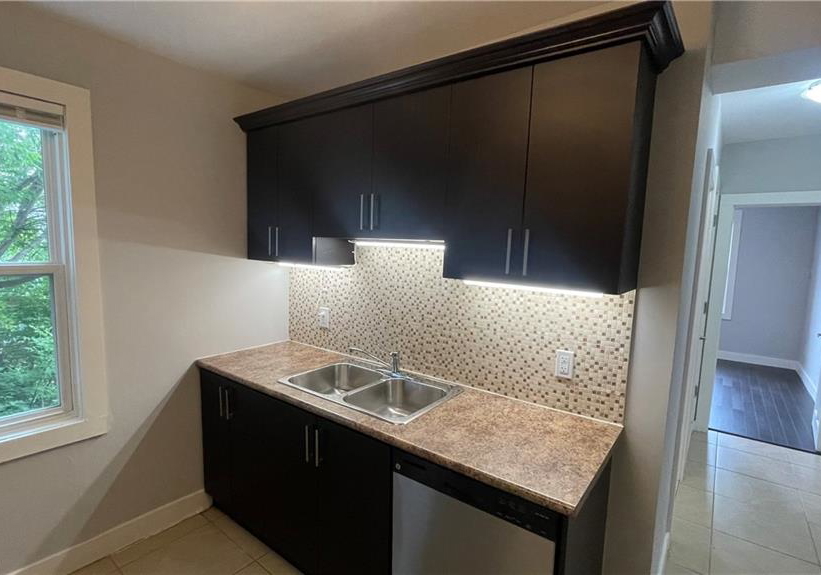 1544-king-street-e-hamilton-ontario-40851116