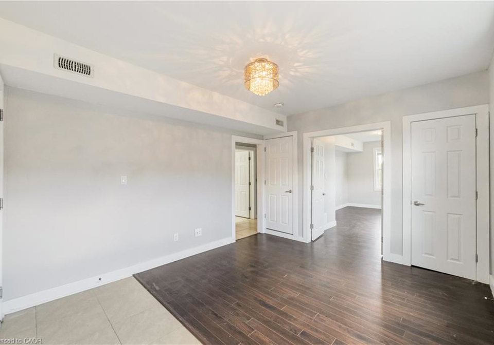 1544-king-street-e-hamilton-ontario-40851121