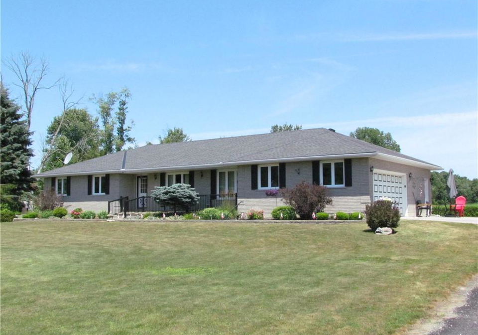 1325-lakeshore-road-clear-creek-ontario-40851157