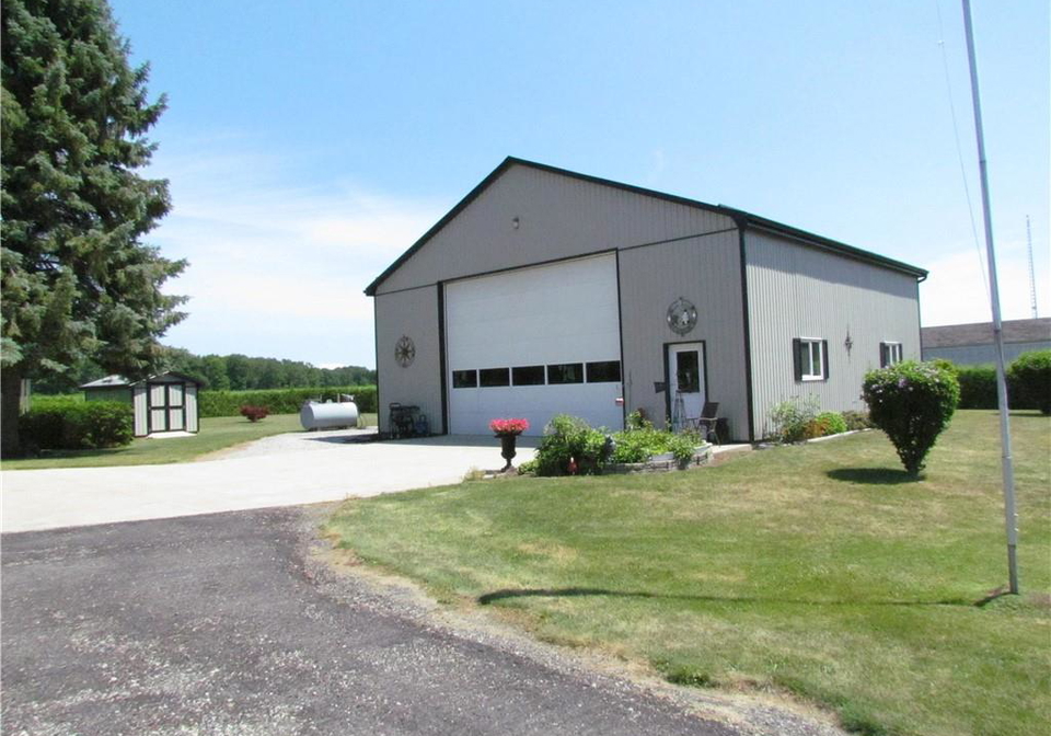 1325-lakeshore-road-clear-creek-ontario-40851157