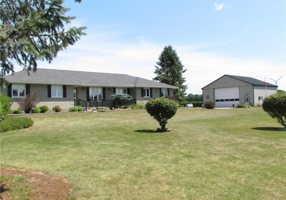 1325-lakeshore-road-clear-creek-ontario-40851157