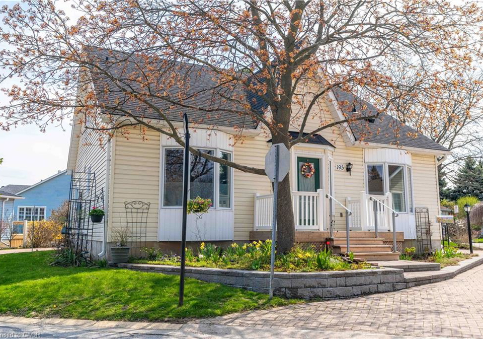195-silverbirch-boulevard-glanbrook-ontario-40851248