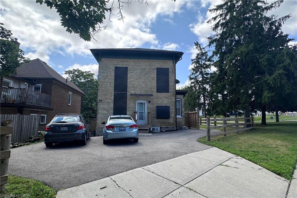 10-shanley-street-kitchener-ontario-40851253