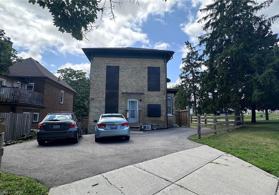 10-shanley-street-kitchener-ontario-40851253