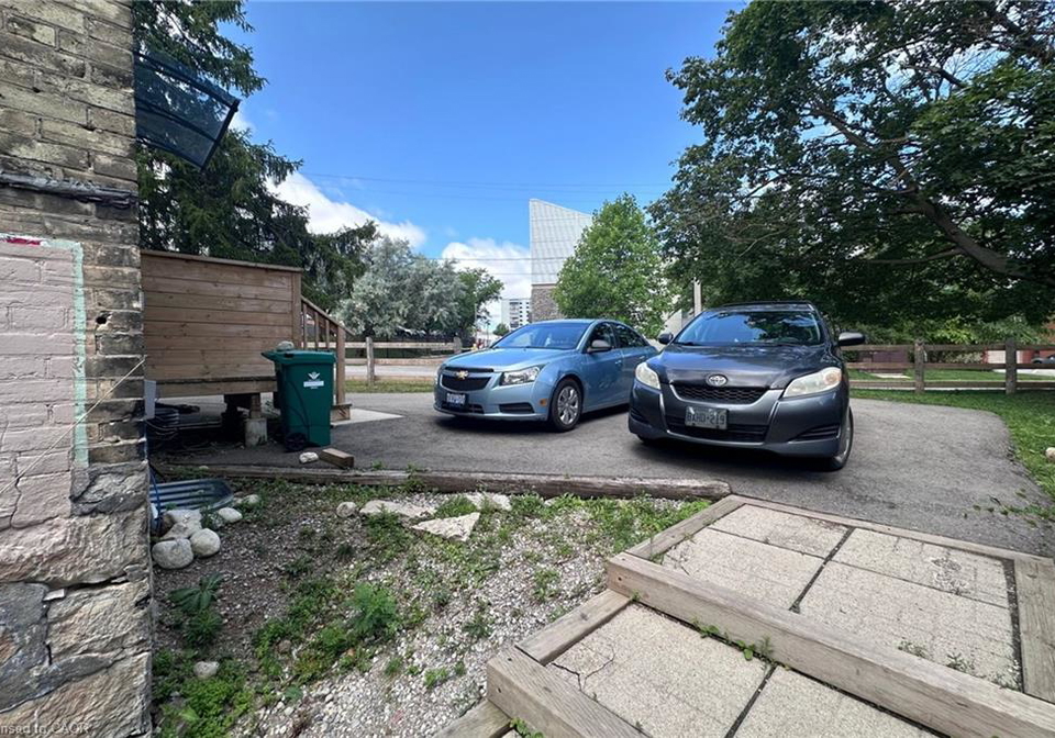 10-shanley-street-kitchener-ontario-40851253