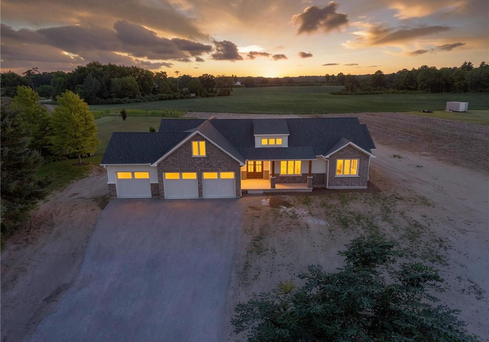 2427-east-quarter-line-delhi-ontario-40851272