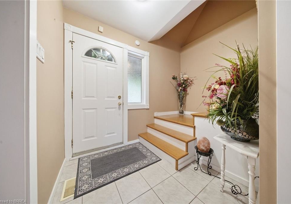 106-memorial-drive-brantford-ontario-40851353