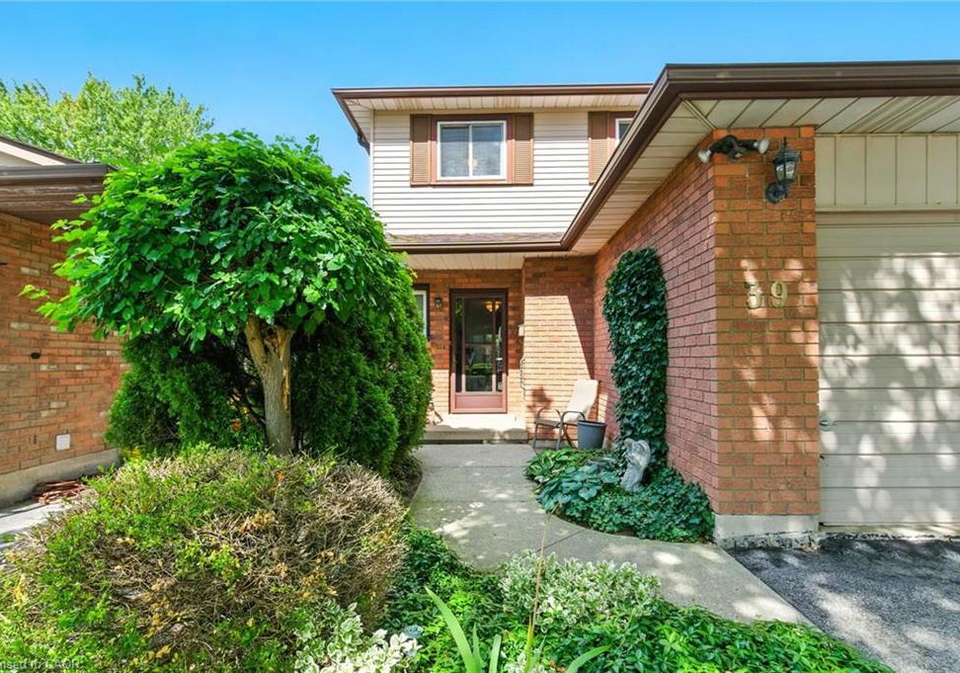 39-megna-court-hamilton-ontario-40851397