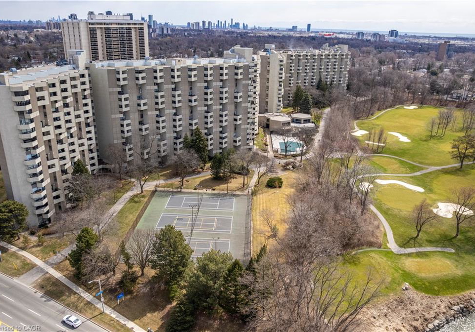 300-mill-road-etobicoke-ontario-40851428
