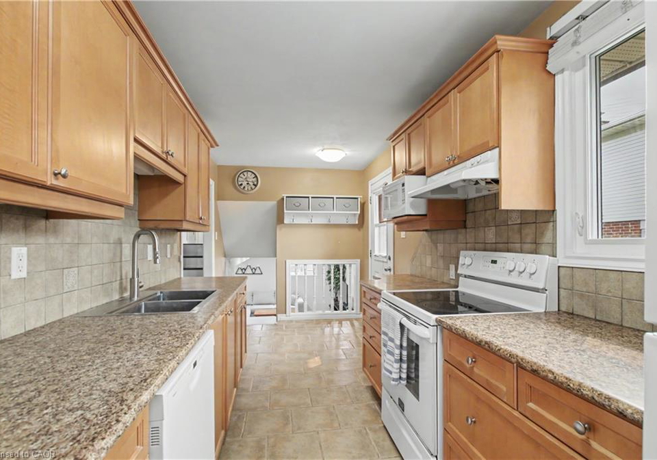 484-redfox-road-waterloo-ontario-40851433