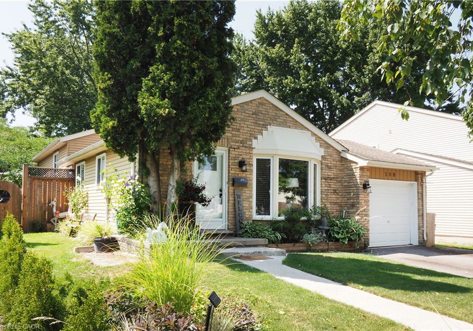 390-driftwood-drive-kitchener-ontario-40851462