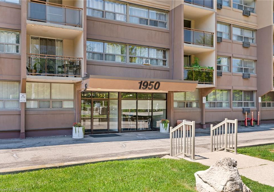 1950-main-street-w-hamilton-ontario-40851535
