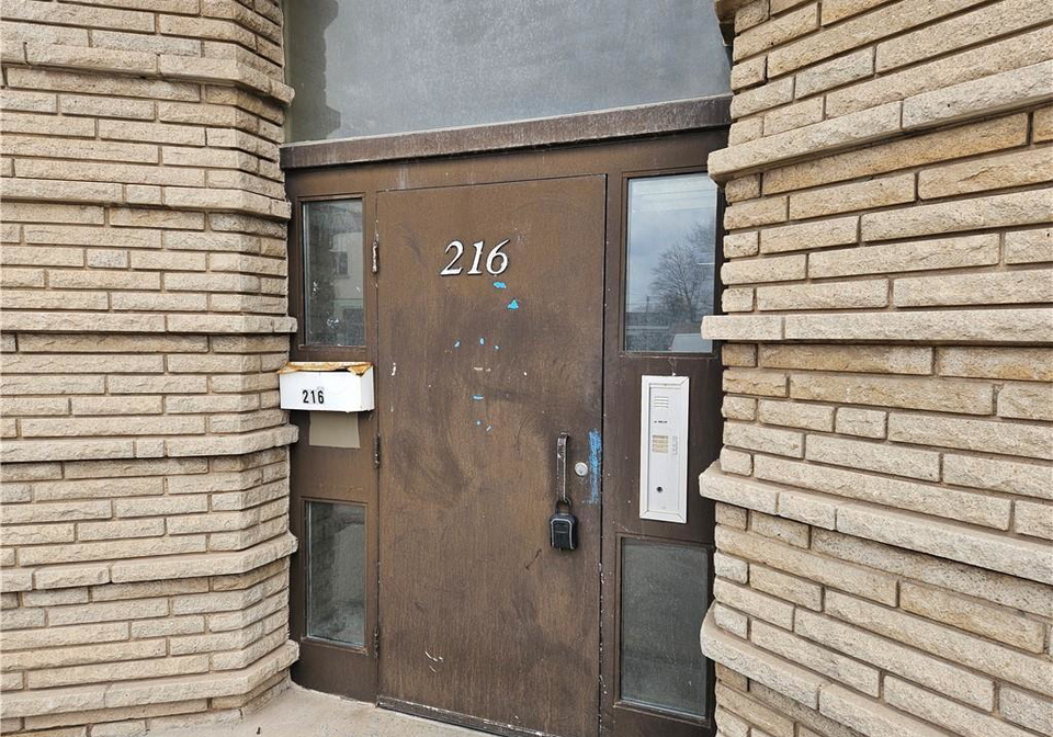 216-parkdale-avenue-n-hamilton-ontario-40851538