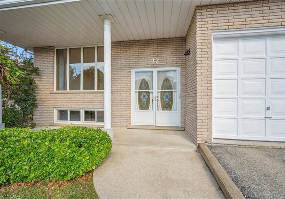 42-azores-crescent-cambridge-ontario-40851647