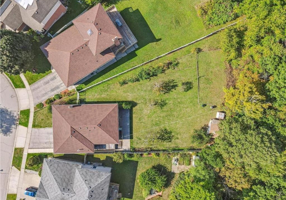 42-azores-crescent-cambridge-ontario-40851647