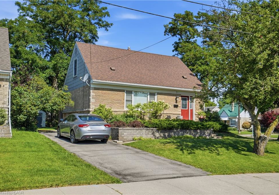 2-aintree-court-hamilton-ontario-40851718