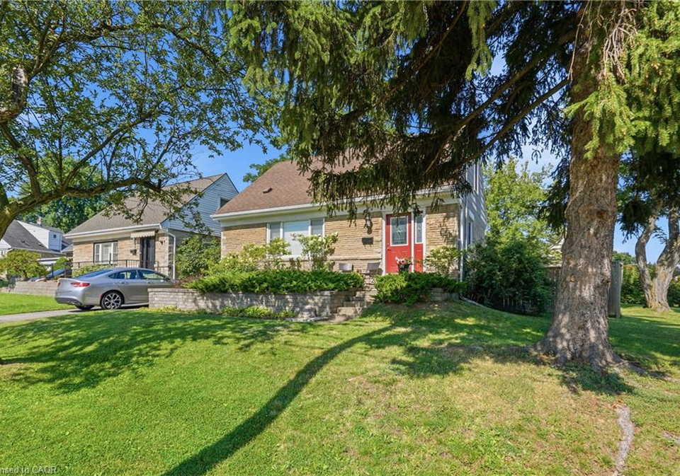 2-aintree-court-hamilton-ontario-40851718