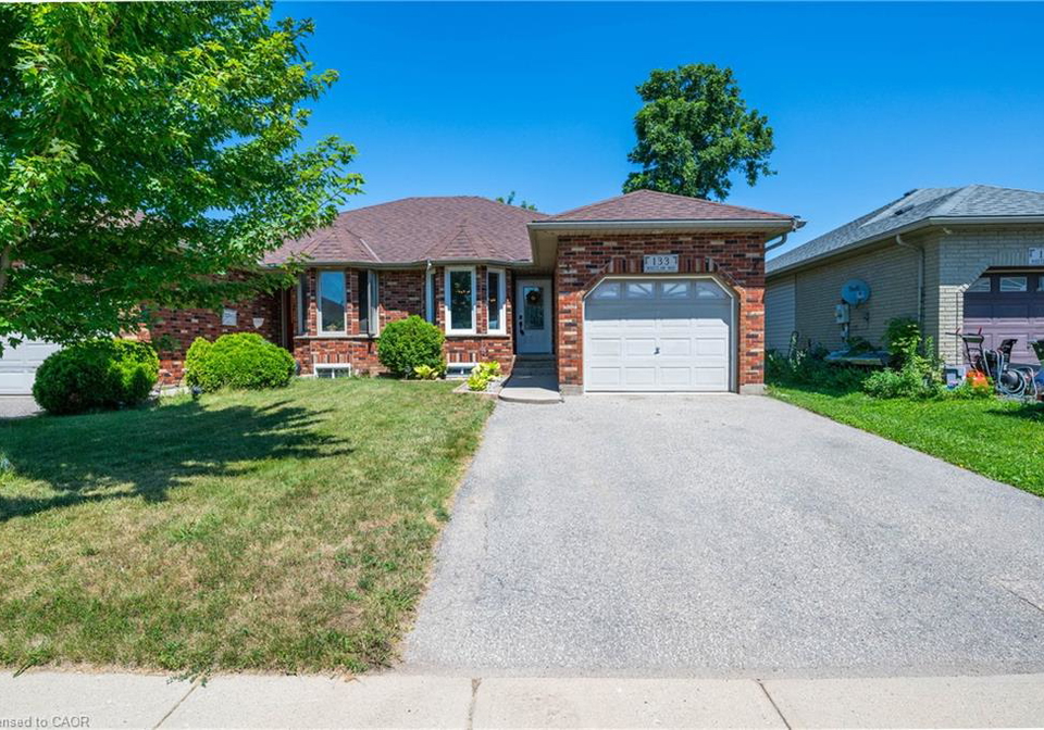 133-whitlaw-way-paris-ontario-40851746