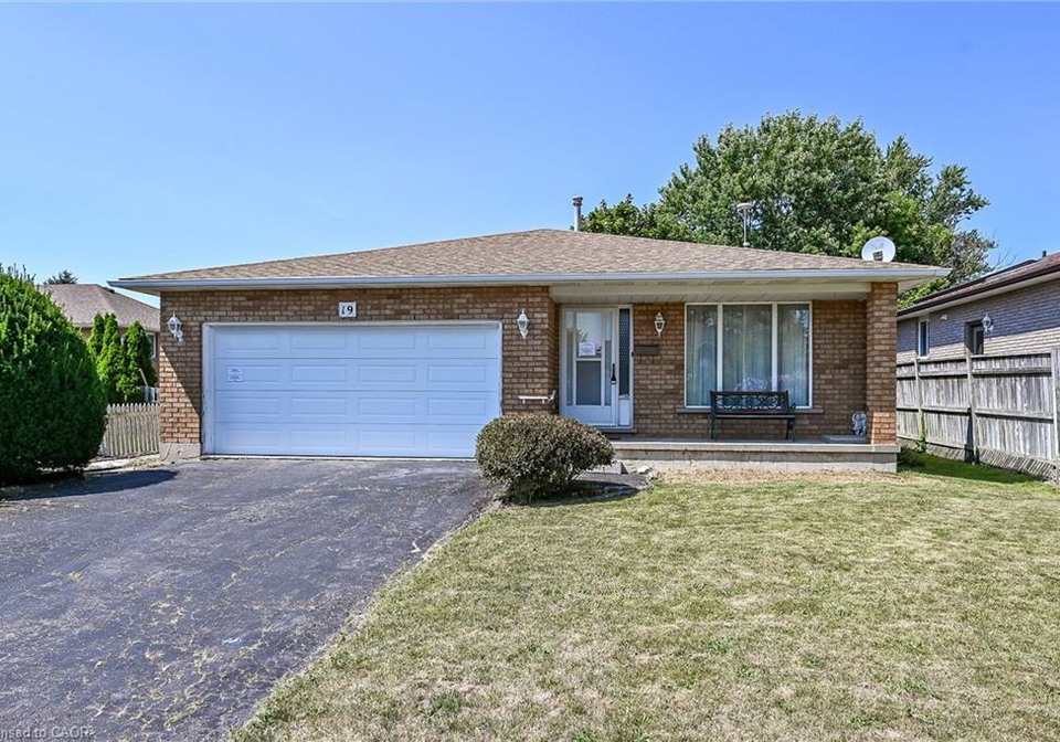 19-country-club-road-cayuga-ontario-40851792