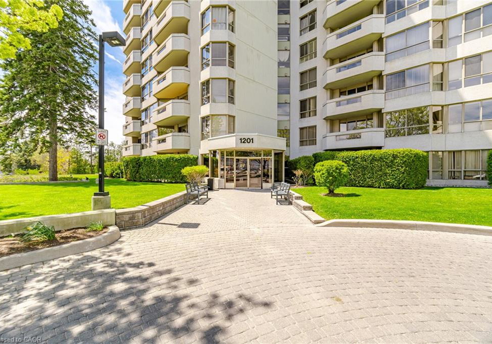 1201-north-shore-boulevard-e-burlington-ontario-40851982