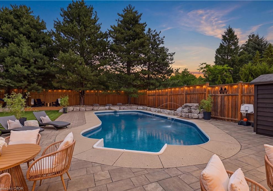10-rolling-acres-drive-kitchener-ontario-40851989