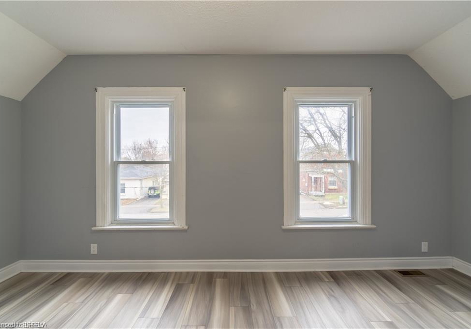 36-cayuga-street-brantford-ontario-40851993