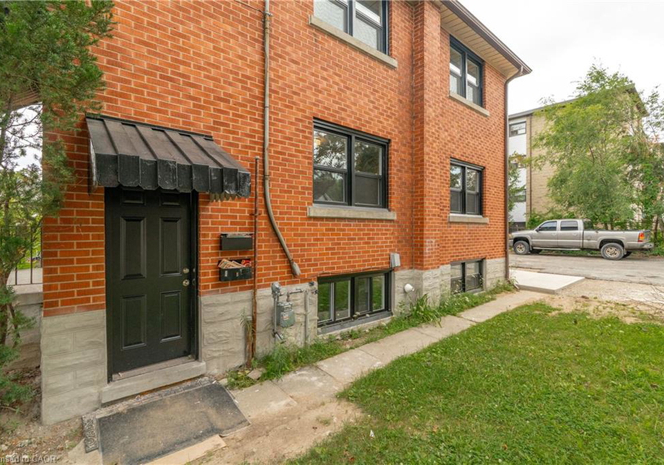 293-highland-road-e-kitchener-ontario-40852079